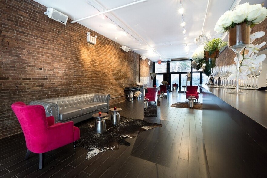More Photos Of 285-287 Tenth Ave, New York Storefront Retail Office For Lease