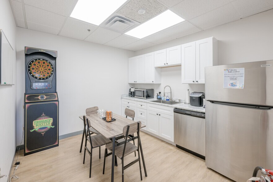 More Photos Of 300 Centerville Rd, Warwick Medical For Sale