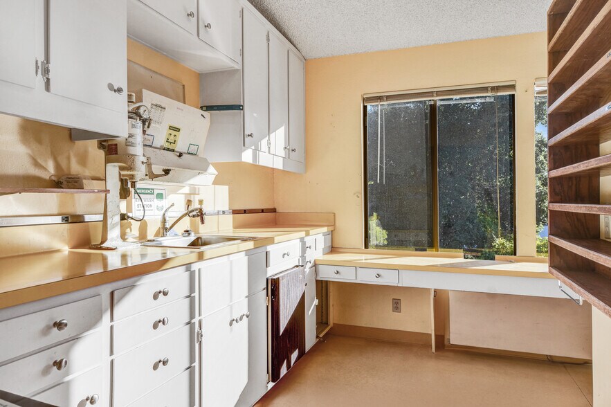 More Photos Of 21 Patten St, Sonoma Office For Sale