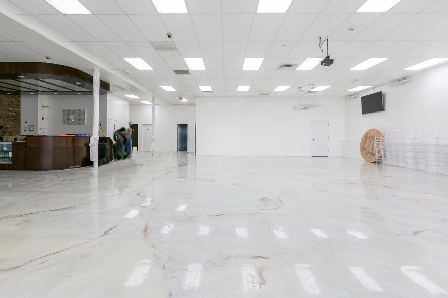 More Photos Of 132 N Wellwood Ave, Lindenhurst Storefront Retail Office For Sale