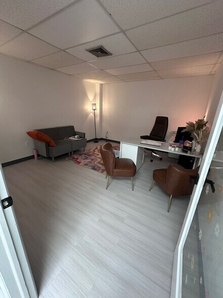 More Photos Of 4101 Ravenswood Rd, Dania Beach Office For Lease