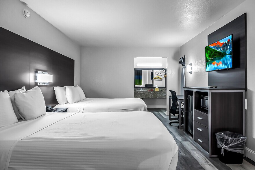 More Photos Of 321 S Rockwell Ave, Oklahoma City Hotel For Sale