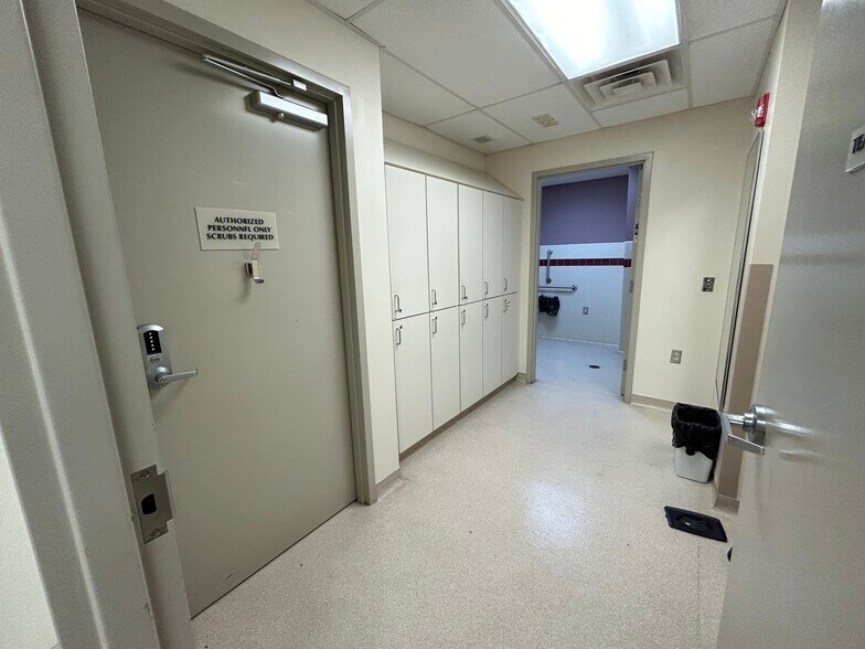 More Photos Of 213-221 Sterling Farm Dr, Jackson Medical For Lease