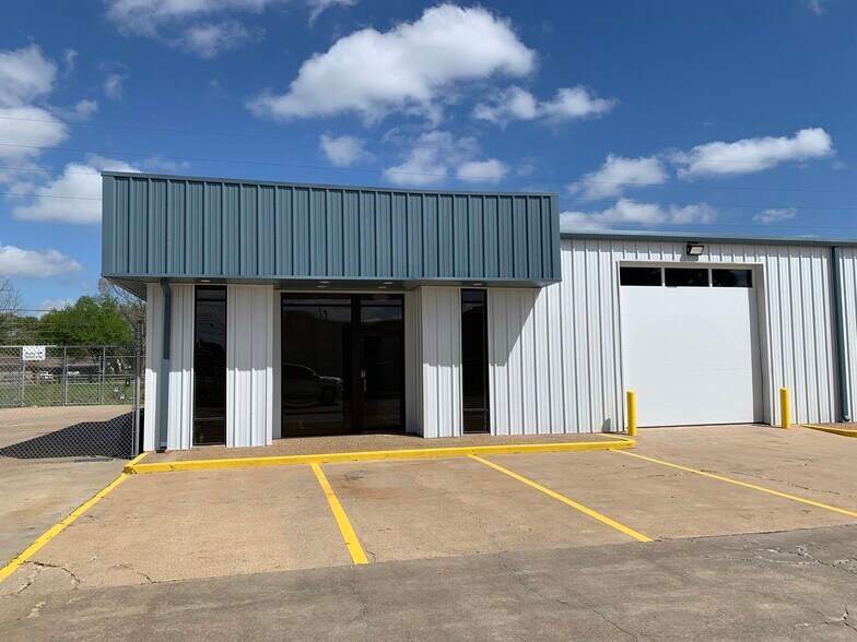 More Photos Of 15930 Cypress North Houston Rd, Cypress Warehouse For Lease