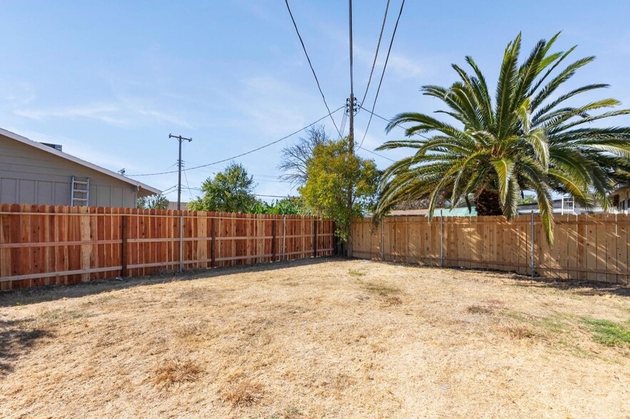 More Photos Of 7656 23rd St, Sacramento Multifamily For Sale