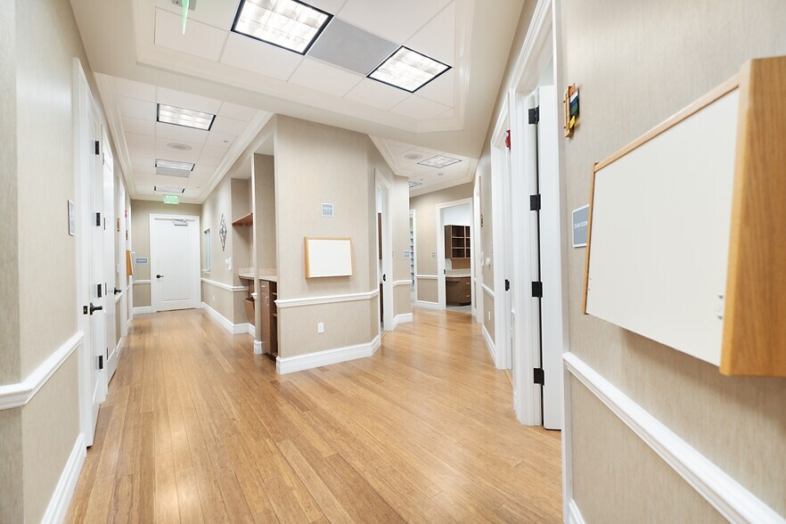 More Photos Of 3021 N Airport Pulling Rd, Naples Office For Sale