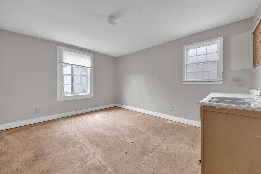 More Photos Of 5079 Old Summer Rd, Memphis General Retail For Sale