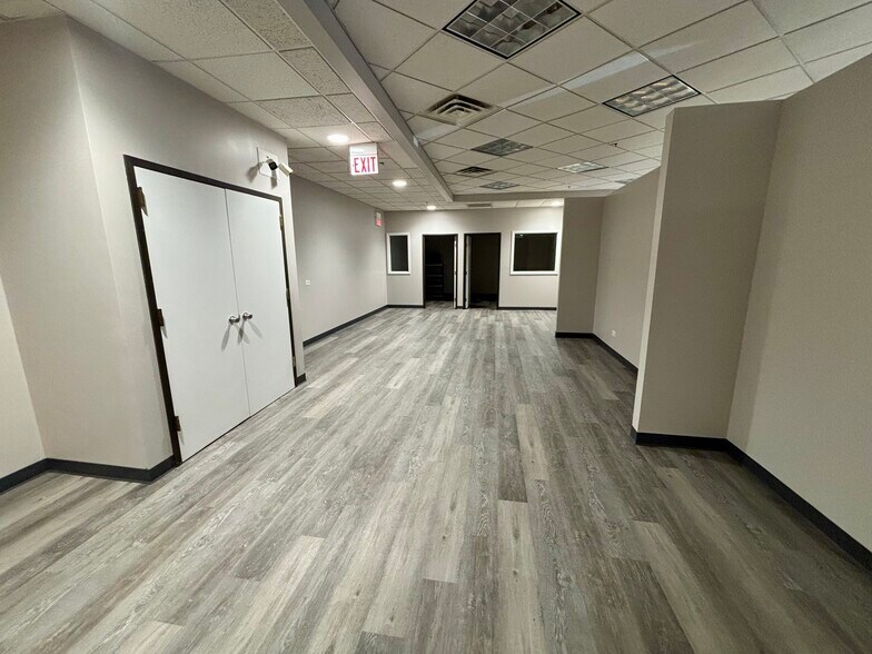 More Photos Of 315 N 9th St, St Charles Distribution For Lease
