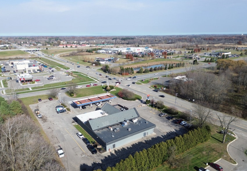 More Photos Of 7518 Lapeer Rd, Davison Service Station For Lease