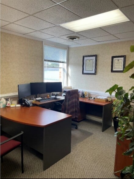 More Photos Of 727 J Clyde Morris Blvd, Newport News Office For Sale