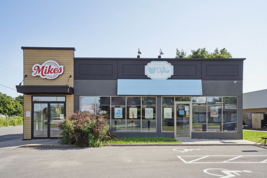 More Photos Of 80-90 Rue Quévillon, Varennes Convenience Store For Sale