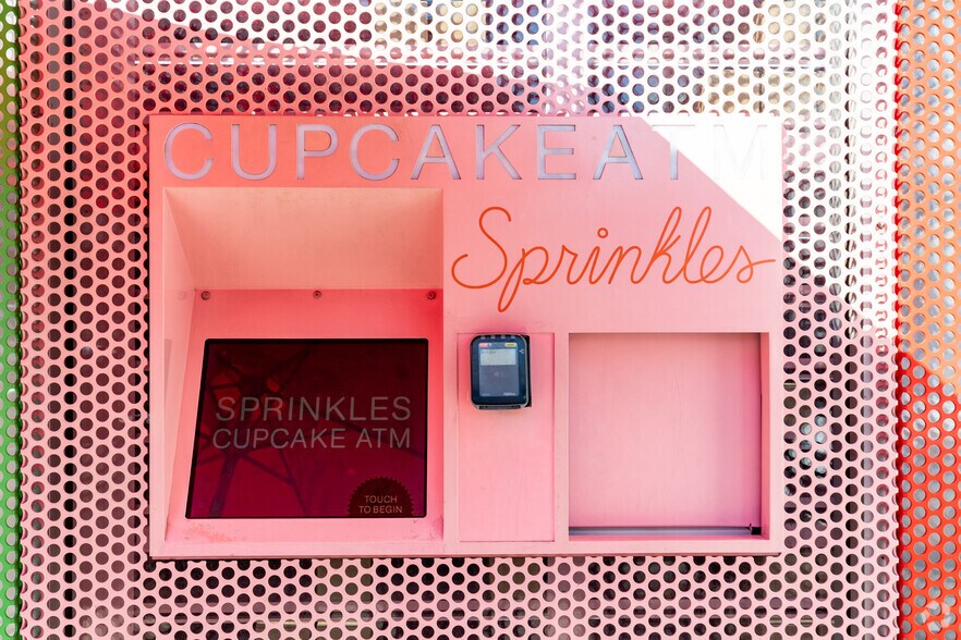 More Photos Of 9631-9637 Santa Monica Blvd, Beverly Hills Storefront For Lease