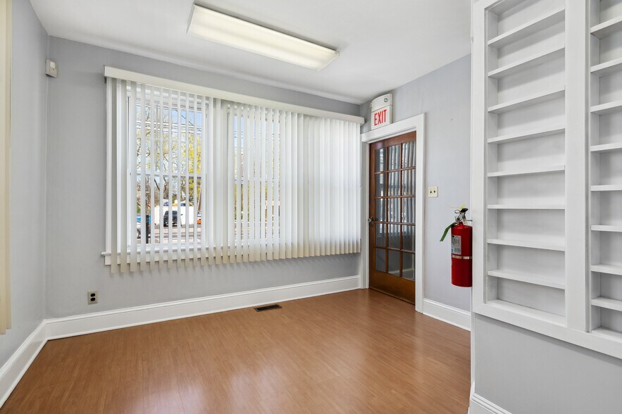 More Photos Of 586 Livingston Ave, North Brunswick Office For Sale