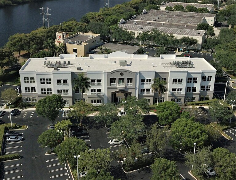 More Photos Of 14400 NW 77th Ct, Miami Lakes Office For Lease