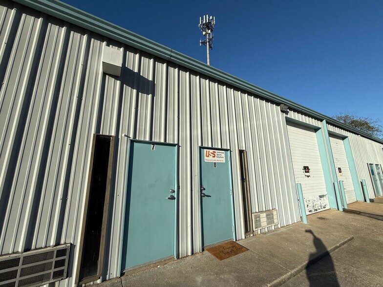 More Photos Of 2650 Old Louetta Loop, Spring Warehouse For Lease