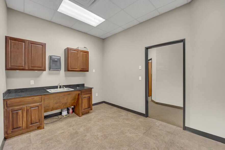 More Photos Of 1804 Owen Ct, Mansfield Light Distribution For Lease