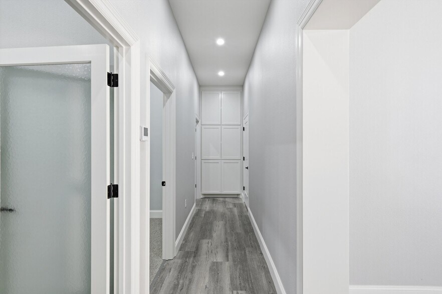 More Photos Of 1801 Franklin Ave, Waco Flex For Sale