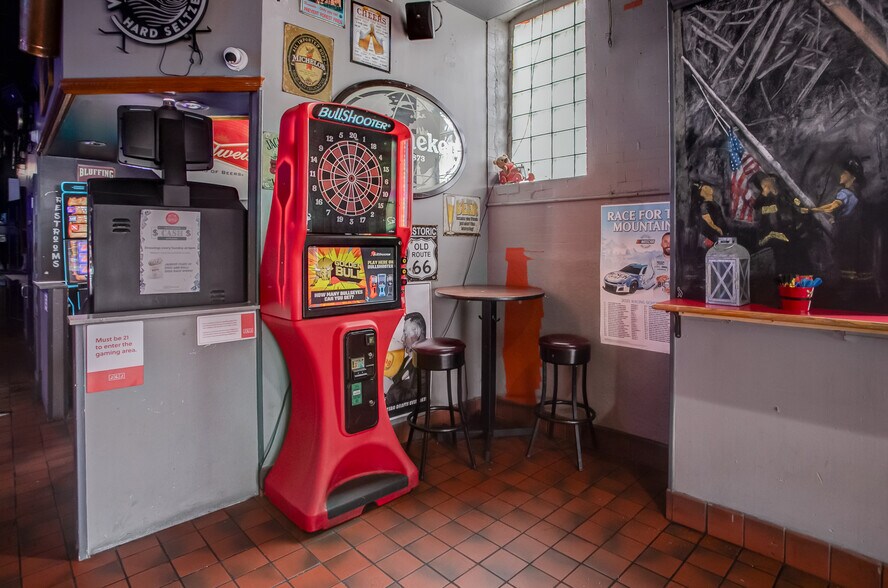 More Photos Of 314 State St, Alton Restaurant For Sale