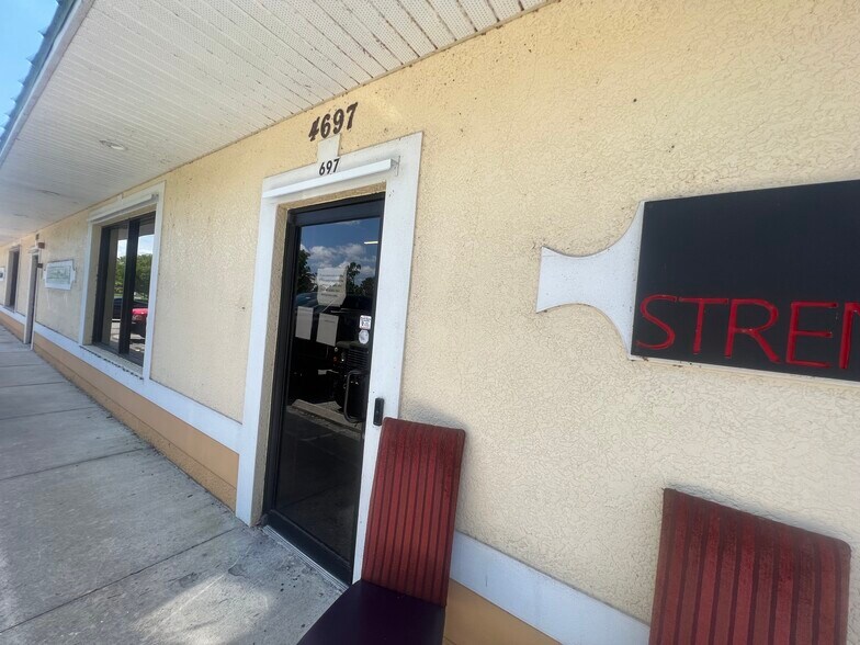 More Photos Of 4637 E Price Blvd, North Port Freestanding For Lease