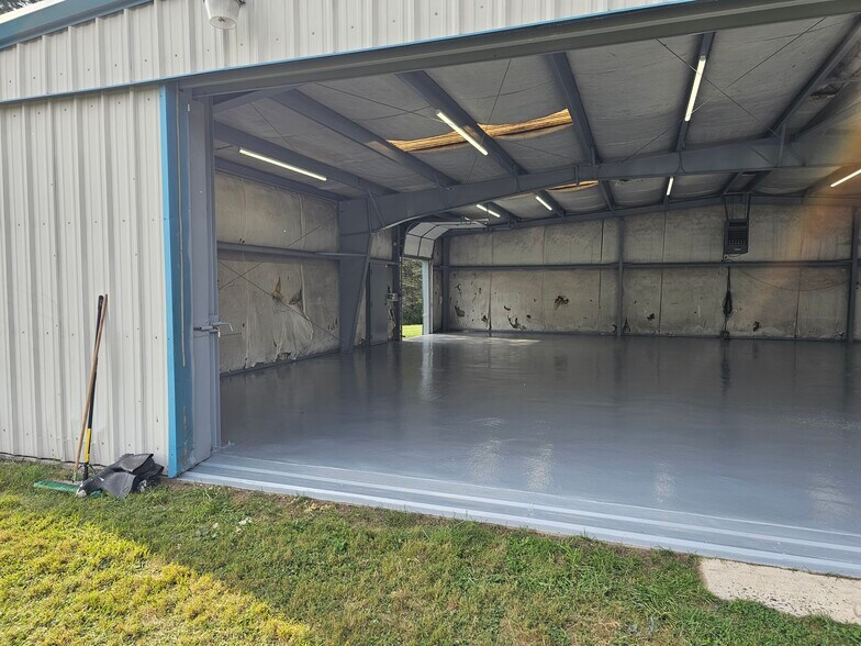 More Photos Of 351 Lower Cherry Valley Rd, Saylorsburg Airplane Hangar For Lease