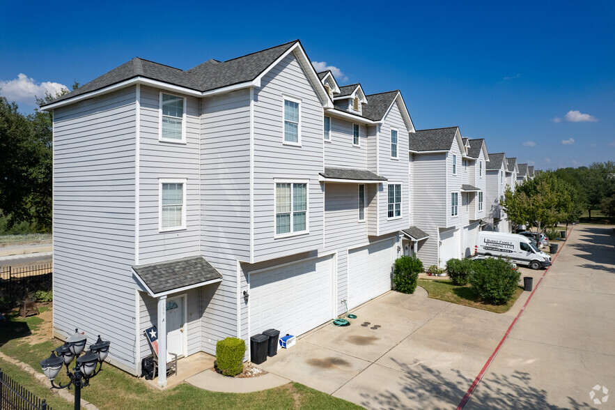 Primary Photo Of 135-187 Binnacle Ct, Willis Multifamily For Sale