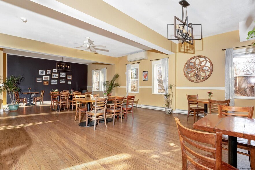More Photos Of 17 Mill Hill Rd, Woodstock Restaurant For Sale