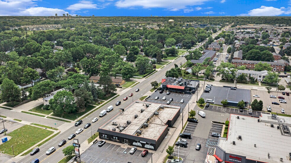 More Photos Of 1800 W 14 Mile Rd, Royal Oak Freestanding For Lease
