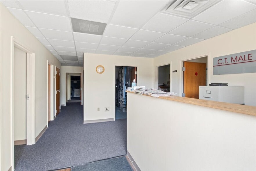 More Photos Of 200 Gateway Park Dr, Syracuse Warehouse For Lease