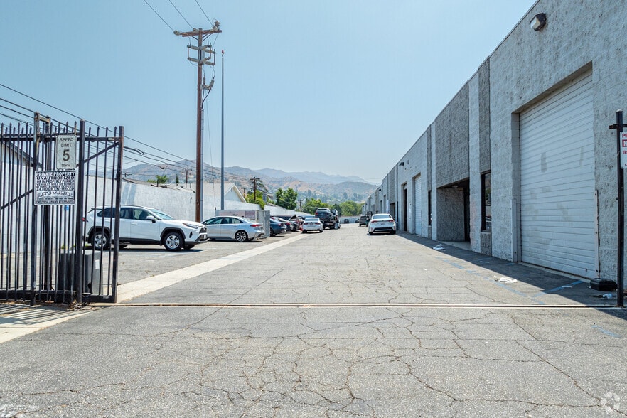 More Photos Of 8000 Wheatland Ave, Sun Valley Manufacturing For Lease