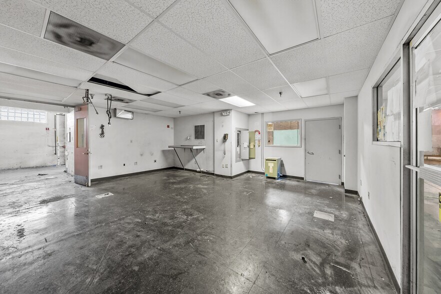 More Photos Of 33 N Fir St, Medford Industrial For Sale