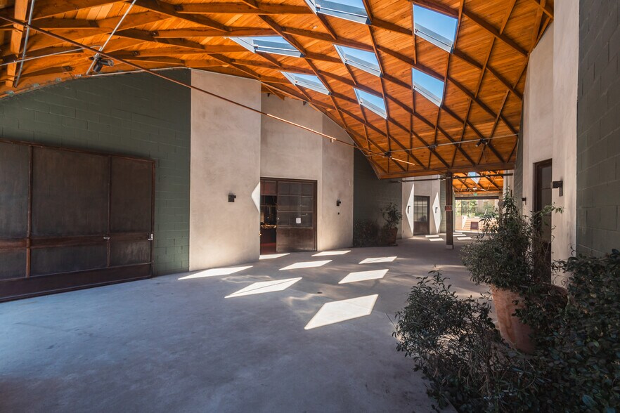 More Photos Of 1801 Blake Ave, Los Angeles Flex For Sale
