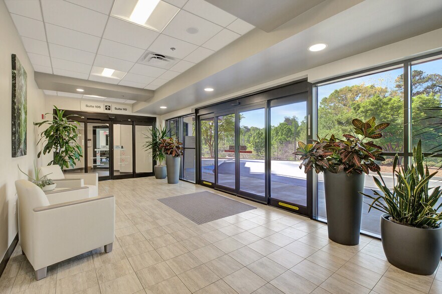 More Photos Of 101 Yorktown Dr, Fayetteville Medical For Lease