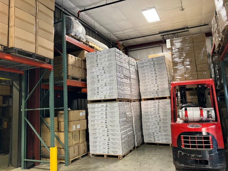 More Photos Of 4341 Middaugh Ave, Downers Grove Warehouse For Sale