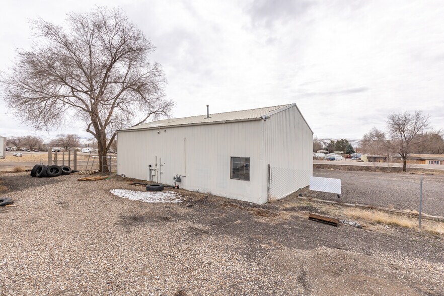 More Photos Of 1120 Chestnut St, Carlin Light Distribution For Sale