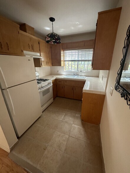 More Photos Of 1403 N Vista St, Los Angeles Apartments For Sale