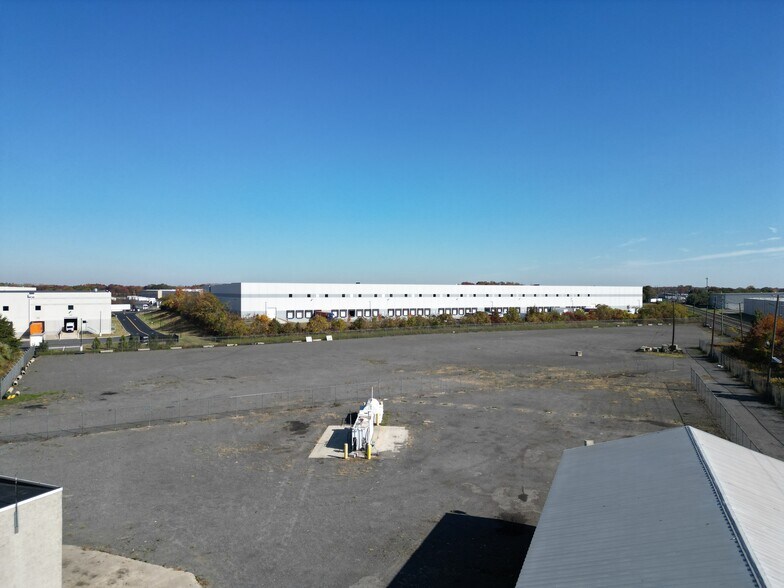 More Photos Of 511 Neck Rd, Burlington Warehouse For Lease