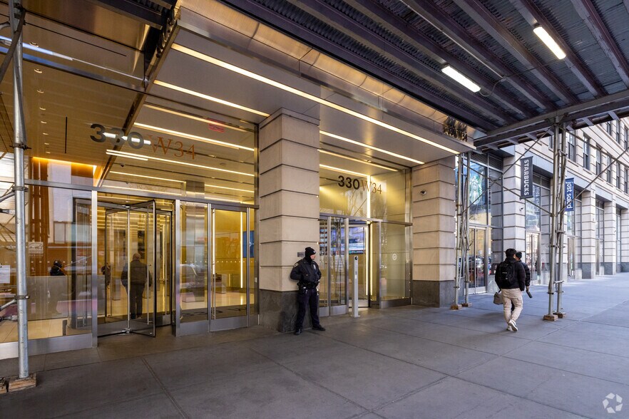 More Photos Of 330 W 34th St, New York Office For Lease