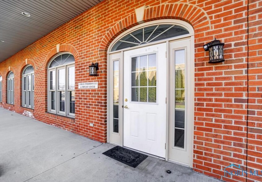 More Photos Of 2135 Tiffin Ave, Findlay Office For Sale