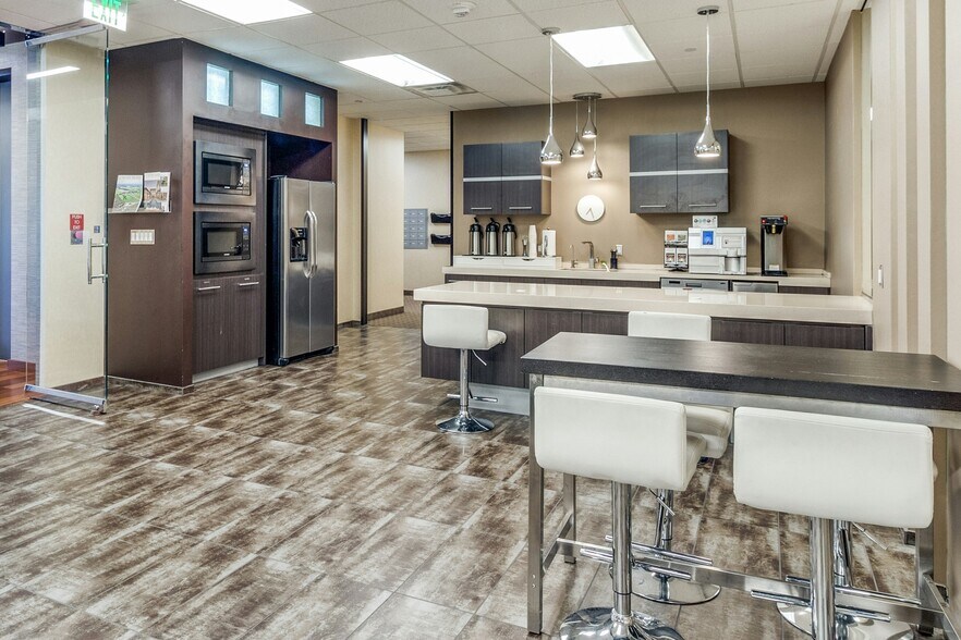 More Photos Of 13355 Noel Rd, Dallas Office For Lease