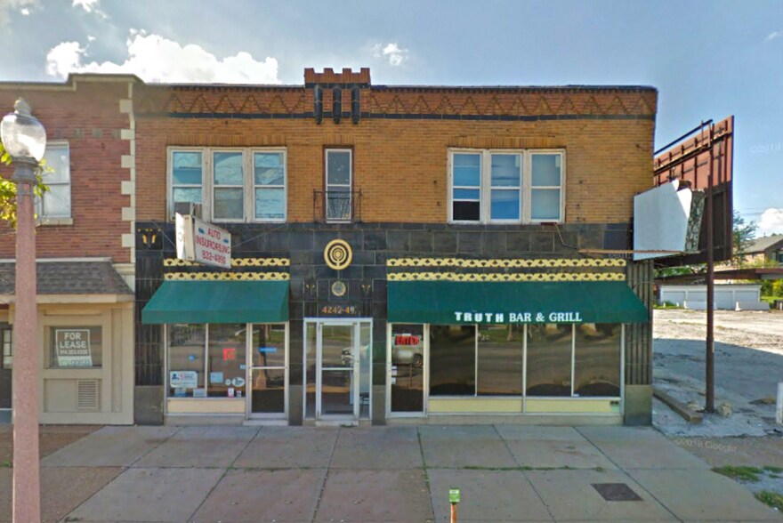 Primary Photo Of 4247 S Kingshighway Blvd, Saint Louis Bar For Lease