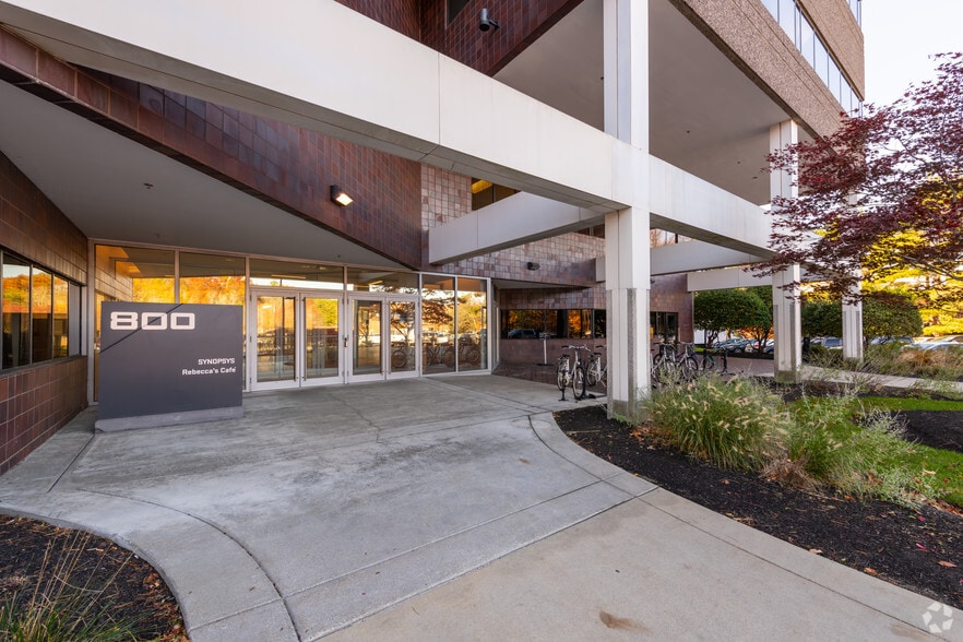 More Photos Of 800 District Ave, Burlington Office For Lease