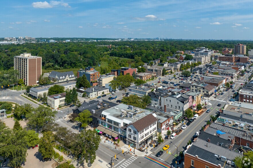 More Photos Of 125 Lakeshore Rd E, Oakville General Retail For Sale