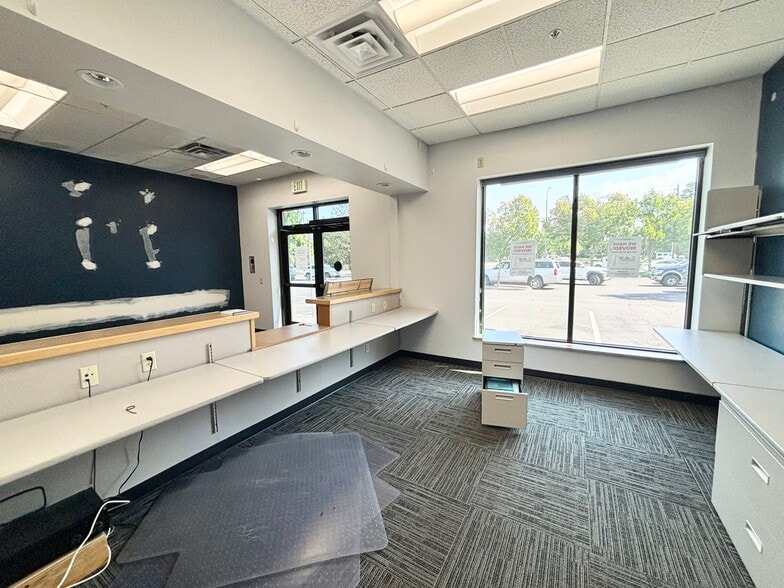 More Photos Of 1251 E McAndrews, Medford Restaurant For Lease