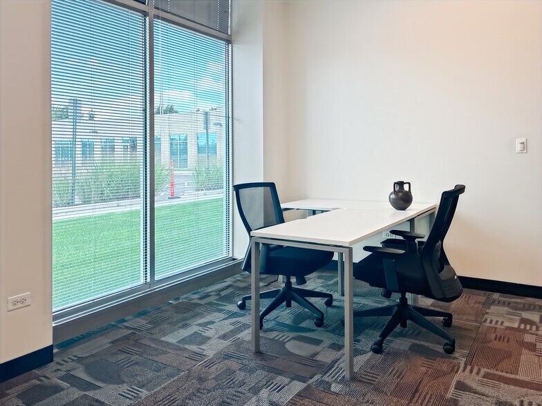 More Photos Of 5400 Prairie Stone Pkwy, Hoffman Estates Coworking Space
