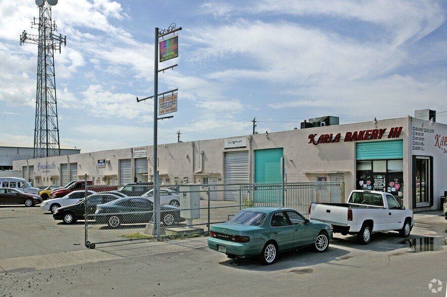 More Photos Of 7004-7018 SW 4th St, Miami Warehouse For Lease
