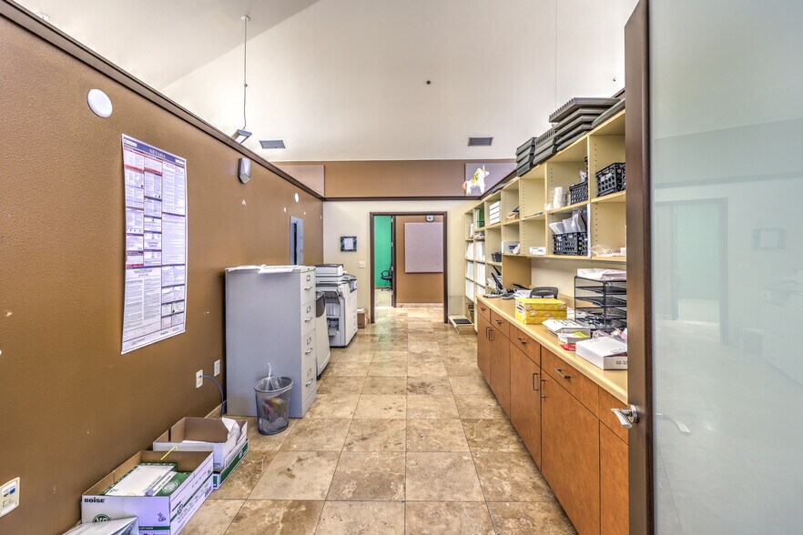 More Photos Of 955 Grier Dr, Las Vegas Light Distribution For Lease