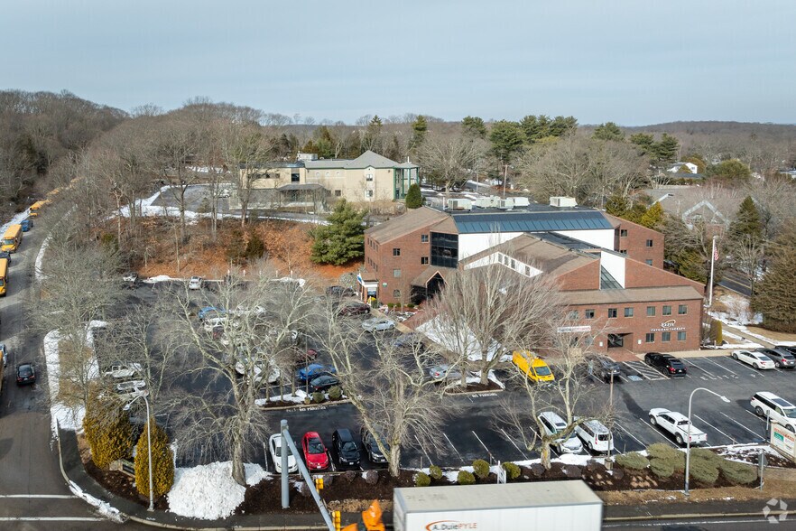 More Photos Of 535 Centerville Rd, Warwick Office For Lease