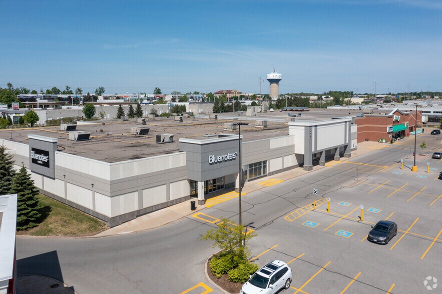 More Photos Of 35 Mapleview Dr W, Barrie Unknown For Lease