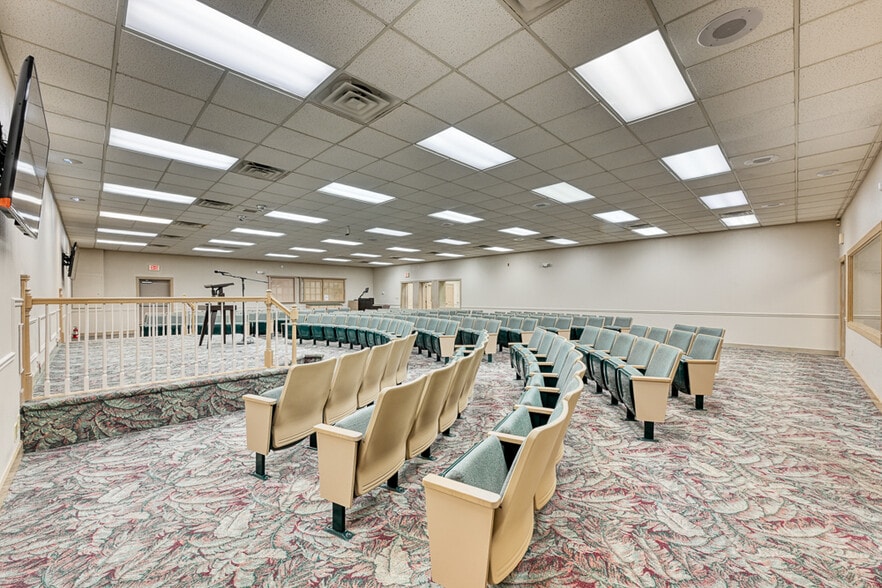 More Photos Of 5135 College St, Jacksonville Religious Facility For Sale