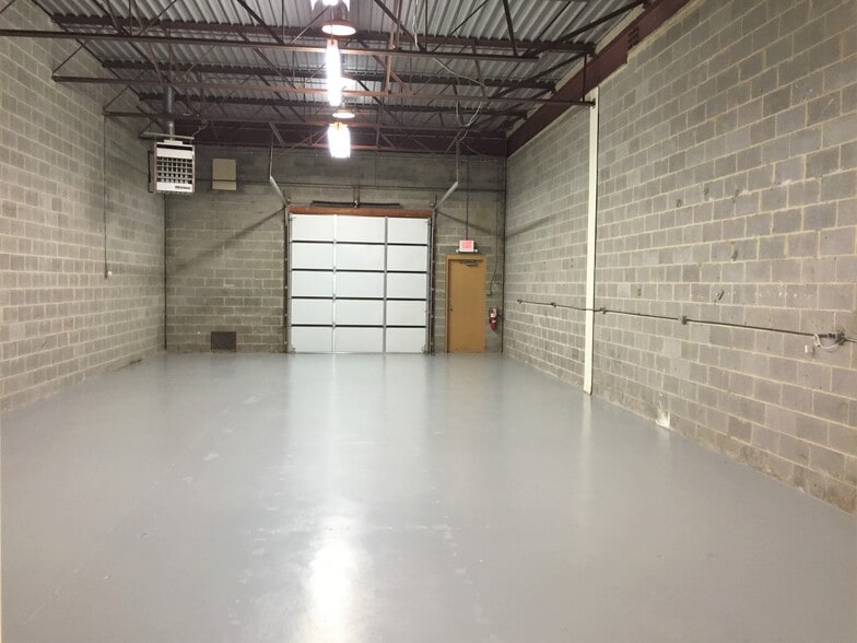 More Photos Of 7207 Lockport Pl, Lorton Warehouse For Lease